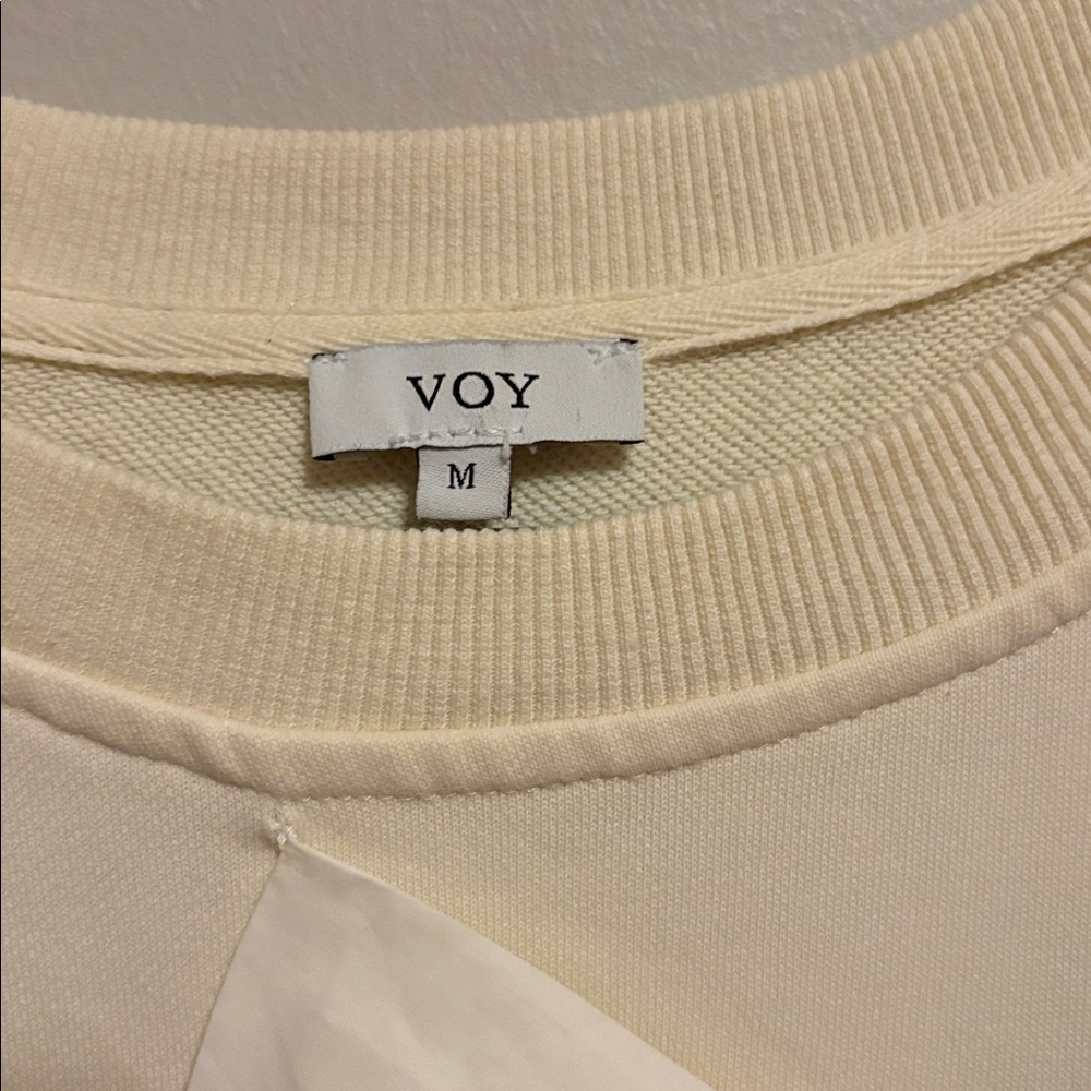 VOY Cream Ruffle Sleeve Top - Picture 2 of 6
